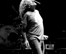 Robert Plant in the concert.